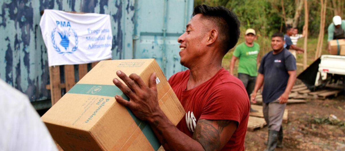 Entrega de alimentos huracanes en Centroamérica