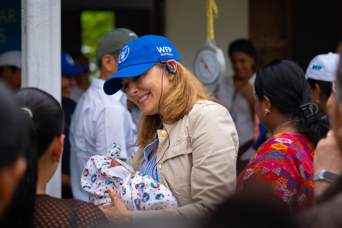 La Princesa Sarah Zeid de Jordania visita proyectos de resiliencia y nutrición en los que participan mujeres en la comunidad de Panzós, departamento de Alta Verapaz, Guatemala. Foto: WFP