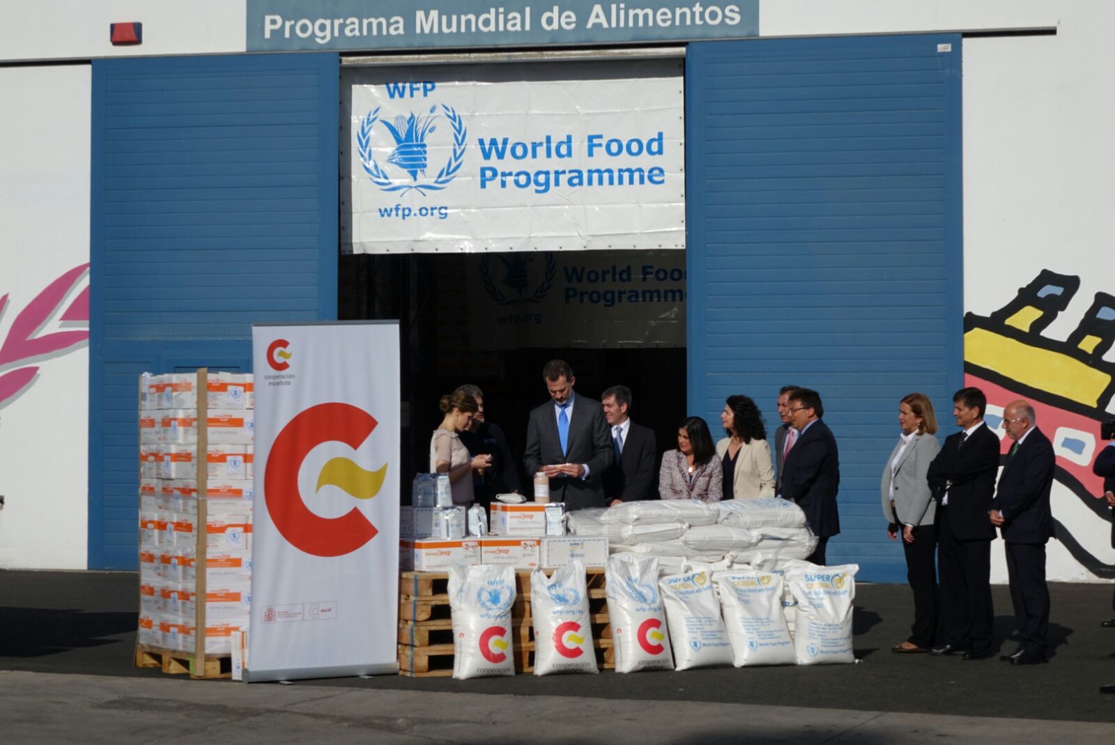 Sus Majestades Los Reyes de España Visitan la Base Logística del Programa Mundial de Alimentos en Las Palmas de Gran Canaria