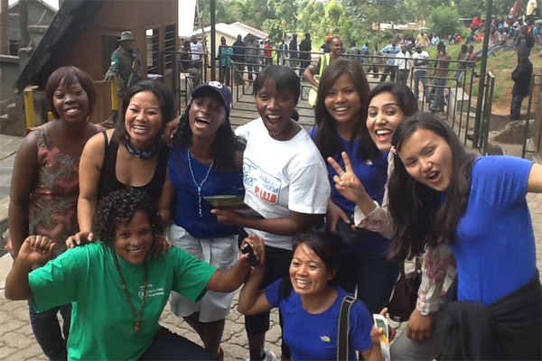 Equipo femenino escala a la cima más alta de África con la ayuda del PMA