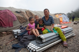 Tras el terremoto en Nepal, el PMA se enfoca en la fase de recuperación con efectivo, portadores y clínicas