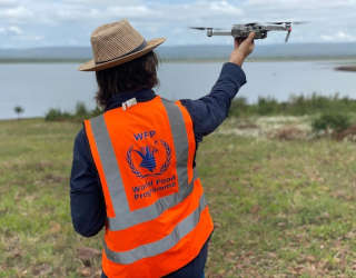 En 2019, después del ciclón Idai en Mozambique, el WFP desplegó drones por primera vez en una respuesta de emergencia para realizar evaluaciones rápidas luego del desastre y coordinar con funcionarios nacionales y socios sobre el terreno.  Foto: WFP/INGC/Antonio Jose Beleza