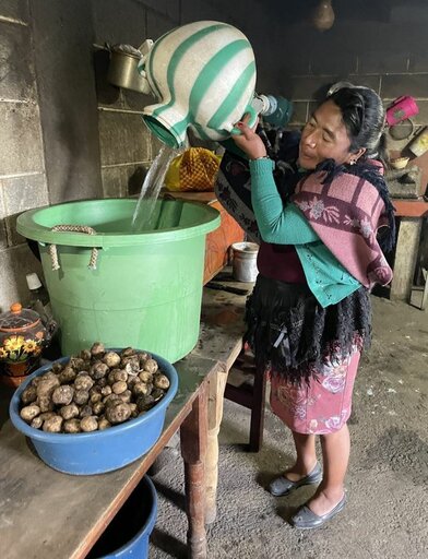 Guatemala: Iris ya no tiene que caminar 5 horas para buscar agua