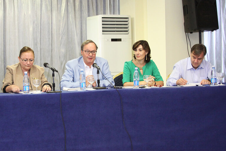 Brasil y Cuba comparten experiencias en programas sociales y agricultura familiar