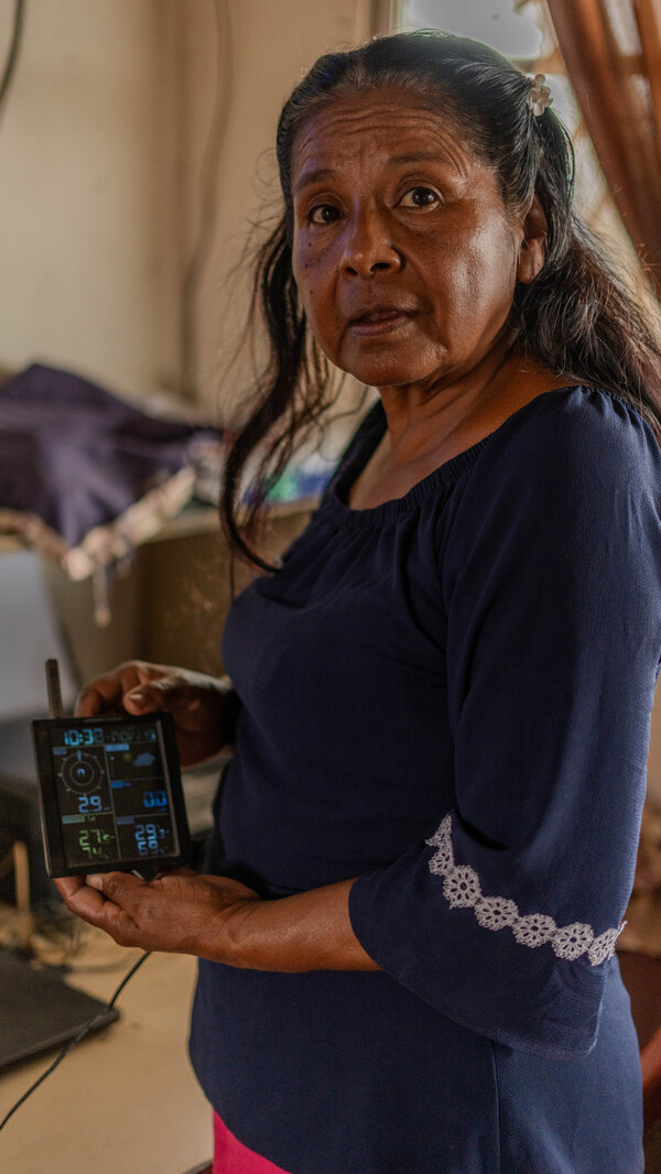 Doña Victoria con su sistema de alerta