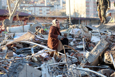 © AFP/Adem Altan a woman sits on the rubble of a destroyed building in Kahramanmaras, southern Türkiye, a day after a 7.8-magnitude earthquake struck the country's southeast.