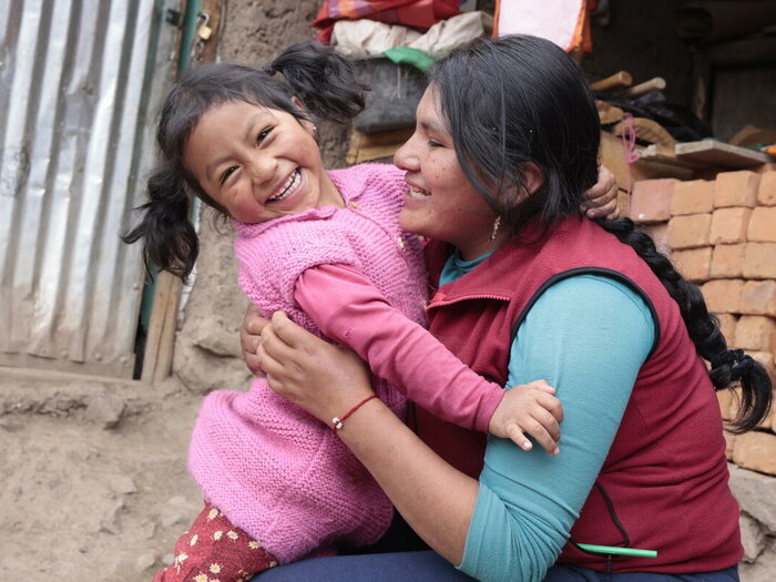 Madre e hija beneficiarias del proyecto Wiñantsik en Perú. Foto: WFP/Henry Barreto
