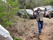 Carlos Soriano carga una de las raciones de alimentos que distruyeron a las familias afectadas por la crisis de la COVID-19 en El Salvador, al principio de la pandemia. Foto: WFP/Julio Alfaro