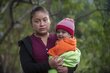 Paola y su hija Eunice viven en el departamento de San Marcos, donde, según las autoridades, el 30% de la poblacion está en fase de crisis y emergencia de inseguridad alimentaria aguda. Foto: WFP/Carlos Alonzo