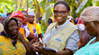 Personal de WFP interactuando con los participantes. Foto: WFP/Emily Pinna
