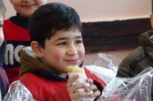 WFP distribuye Comidas Escolares a Niños Sirios en la Ciudad de Alepo