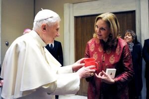 Crisis en Libia: la Directora Ejecutiva informa al Papa Benedicto XVI sobre la situación