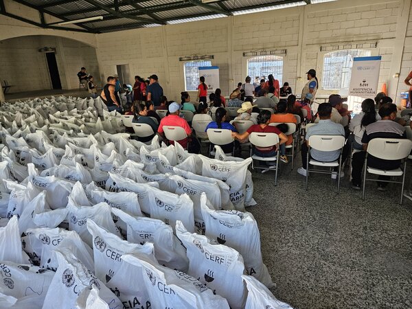 WFP apoya a comunidades vulnerables con distribuciones de alimentos en el Corredor Seco. Foto: WFP/Darlan Bautsita