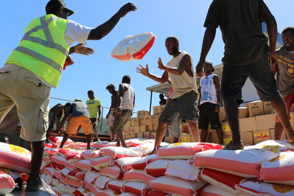 Envío de alimentos a las islas de Vanuatu más golpeadas por el ciclón Pam