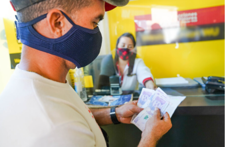La transferencia en efectivo es una de varias modalidades asistenciales de los programas de protección social. Foto: WFP/Lorena Peña