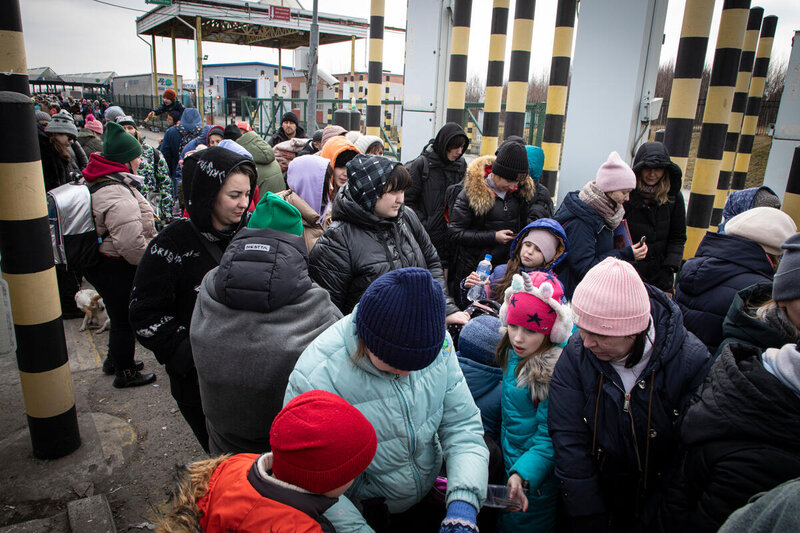 Ukraine refugees arrive in Poland
