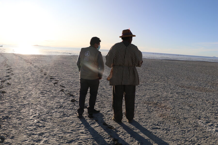 Dos hombres en la playa