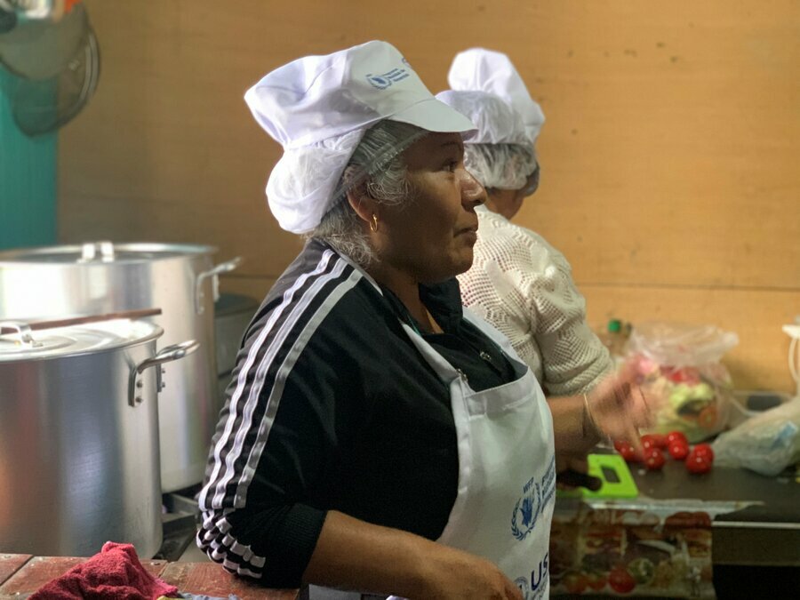 Judith Hernandez cooks inexpensive meals for dozens of people, including Venezuelan refugees. Photo: WFP/Suzanne Fenton