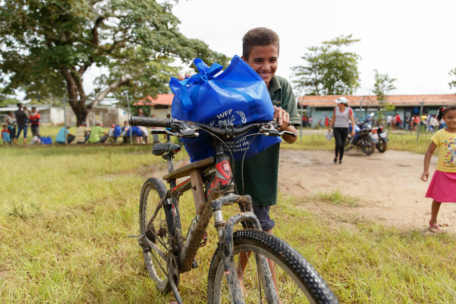 Entrega de comidas escolares en Barinas, Venezuela. Foto: WFP/Gabriel Gómez