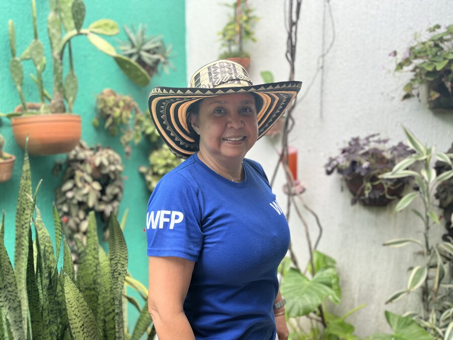 Claudia Pineda porta su sombrero vueltiao colombiano