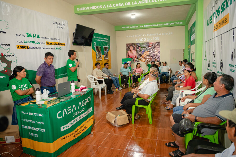 Reunión del equipo de Casa Agros con algunos usuarios. 