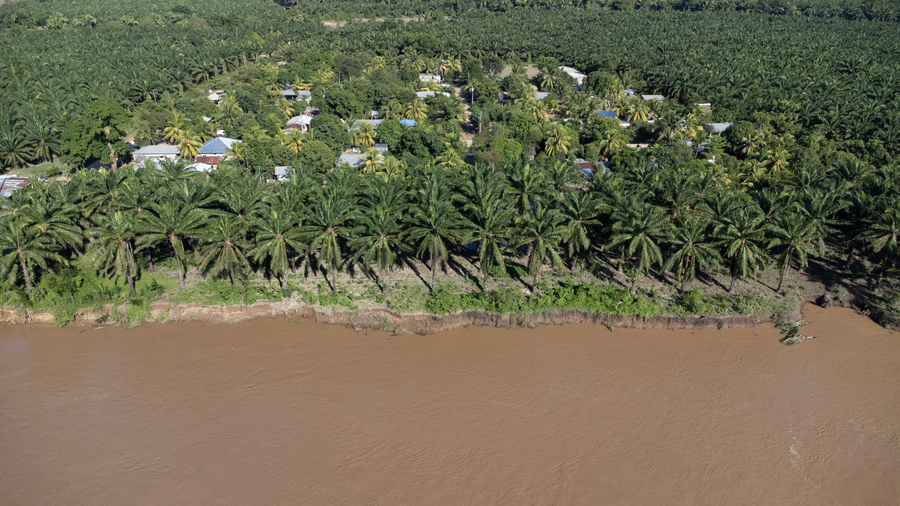 Vista aérea de la comunidad comunidad de Villa Hermosa a orillas del río Santa Rosa de Aguán. Foto: WFP / Ana Lam