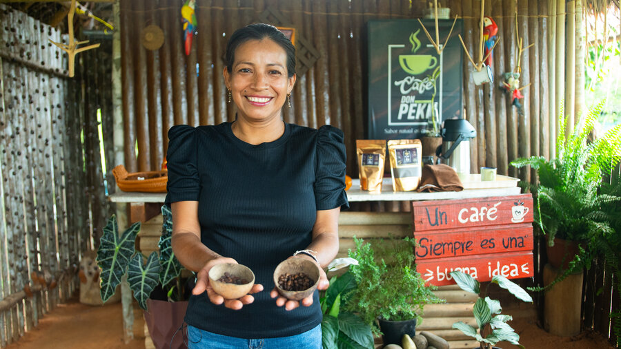 Jacqueline Álvarez en Café Don Peki
