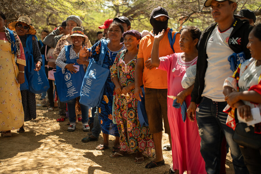 Con apoyo de mujeres lideresas de la comunidad Wayú, WFP distribuye mensualmente canastas de alimentos a las familias. (Foto: WFP/Gustavo Vera) 