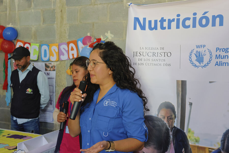 Personal de WFP brinda capacitaciones durante la feria comunitaria. Foto: WFP / Claudia Lorente