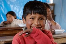 Meriendas escolares impulsan la educación y la seguridad alimentaria de los niños durante la crisis financiera y de alimentos - Banco Mundial,  PMA