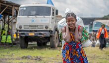 Foto: WFP/Benjamin Anguandia.entregó asistencia alimentaria de emergencia a familias desplazadas en Goma, República Democrática del Congo.