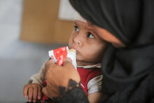 Foto: WFP/Ali Jadallah. Niño acudiendo a sus revisiones semanales o quincenales con Acción contra el Hambre (ACF), un socio clave de WFP. Palestina, ciudad de Gaza. 