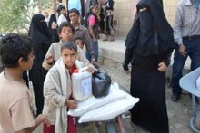 Yemen: un convoy del PMA entra en una zona conflictiva