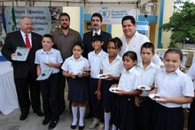 Arabia Saudita dona dátiles a la merienda escolar en Nicaragua