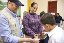 Reino de Arabia Saudita entrega contribución de dátiles para la merienda escolar en Nicaragua
